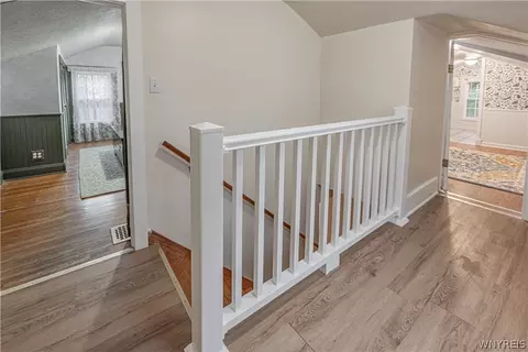 Entry Way - 6913 Bear Ridge Rd, Pendleton, NY 14120 photo 4 of 5