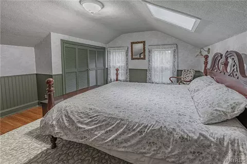 Bedroom - 6913 Bear Ridge Rd, Pendleton, NY 14120 photo 2 of 5