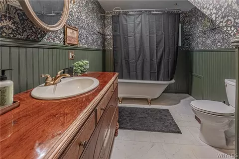 Bath - 6913 Bear Ridge Rd, Pendleton, NY 14120 photo 1 of 3