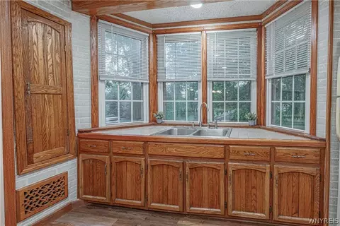 Kitchen - 6913 Bear Ridge Rd, Pendleton, NY 14120 photo 2 of 3