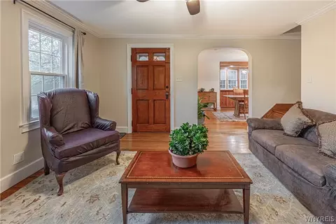 Entry Way - 6913 Bear Ridge Rd, Pendleton, NY 14120 photo 1 of 5