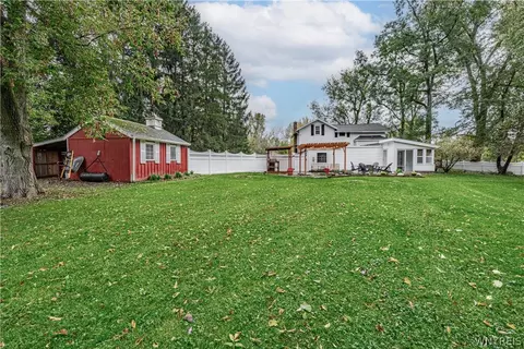 Exterior - 6913 Bear Ridge Rd, Pendleton, NY 14120 photo 11 of 13