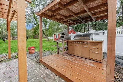 Exterior - 6913 Bear Ridge Rd, Pendleton, NY 14120 photo 7 of 13