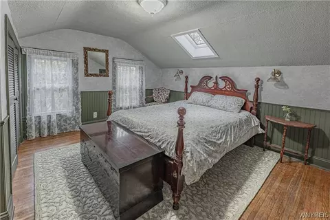 Bedroom - 6913 Bear Ridge Rd, Pendleton, NY 14120 photo 1 of 5
