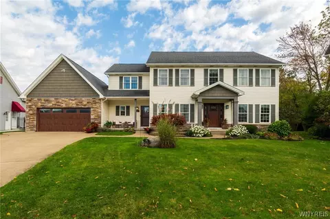 104 Thomas Jefferson Ln, Amherst, NY 14226