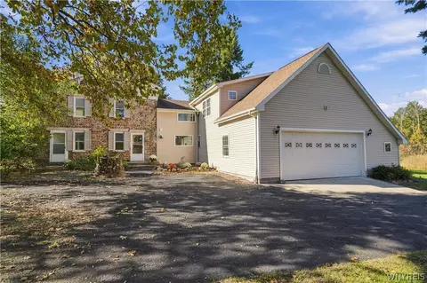 15545 Ridge Rd W, Kent, NY 14477