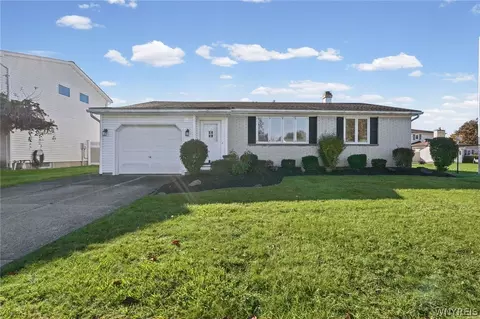 17 Bellwood Ln, Depew, NY 14043