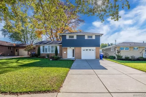 37 Marlin Dr, West Seneca, NY 14224