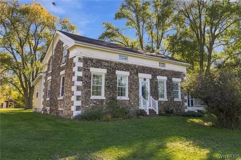 2471 Maple Rd, Wilson, NY 14172