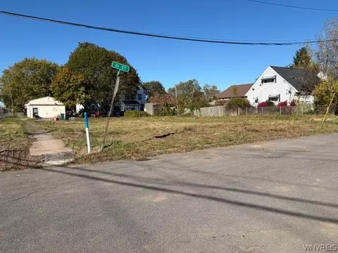 2702 21st St, Niagara Falls, NY 14305