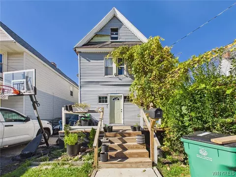 24 Juniata Pl, Buffalo, NY 14210