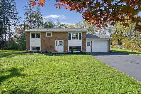 7132 Parkside Dr, Hamburg, NY 14075
