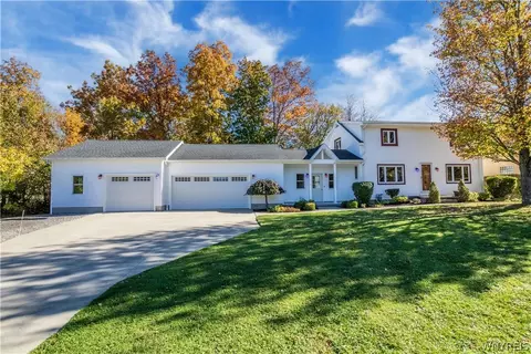 5907 Dover Rd, Lake View, NY 14085