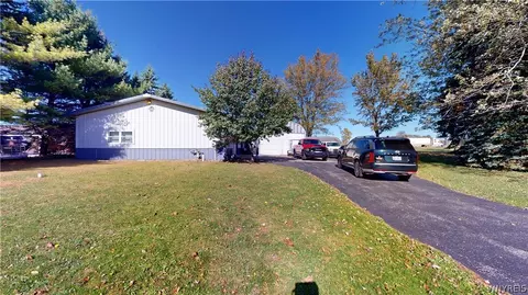 5596 Genesee St, Lancaster, NY 14086