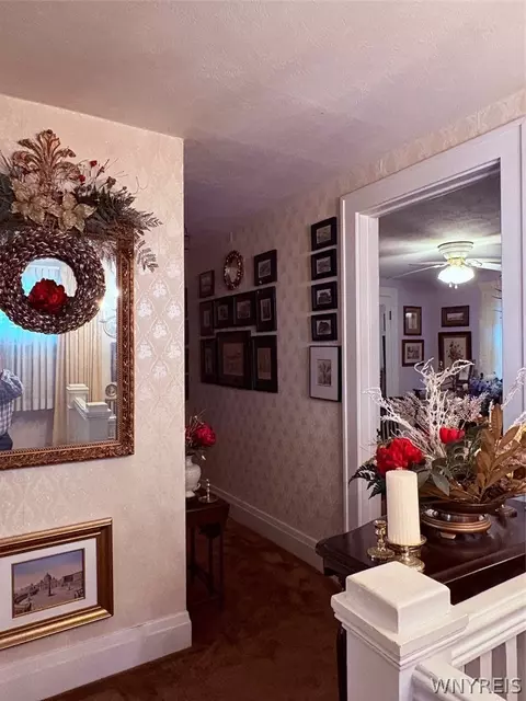 Entry Way - 41 Ambleside Dr, Lockport, NY 14094 photo 3 of 5