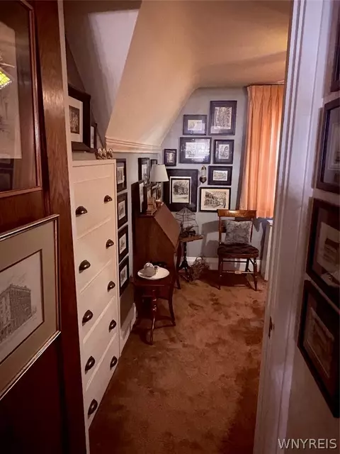 Entry Way - 41 Ambleside Dr, Lockport, NY 14094 photo 4 of 5