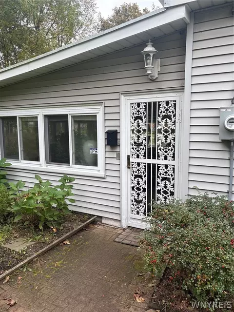 Exterior - 41 Ambleside Dr, Lockport, NY 14094 photo 4 of 8