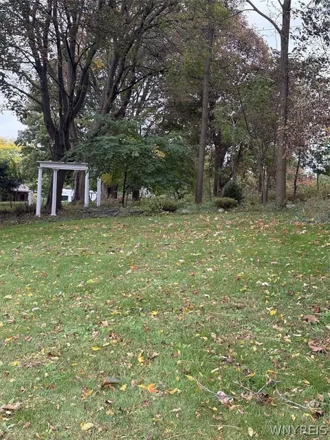 Exterior - 41 Ambleside Dr, Lockport, NY 14094 photo 5 of 8
