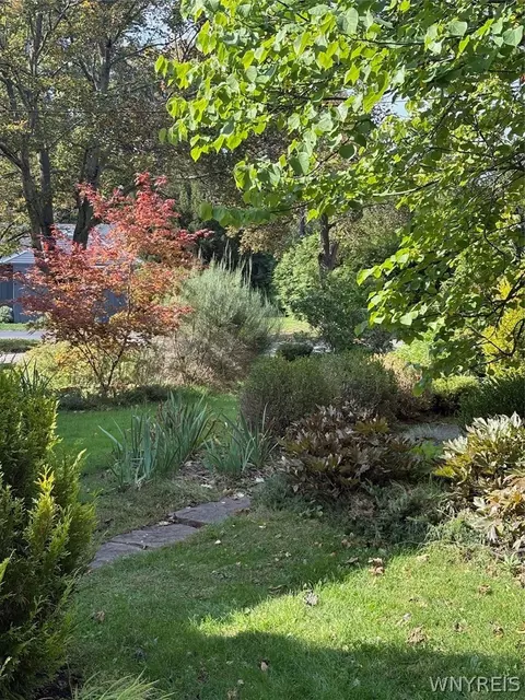 Exterior - 41 Ambleside Dr, Lockport, NY 14094 photo 6 of 8