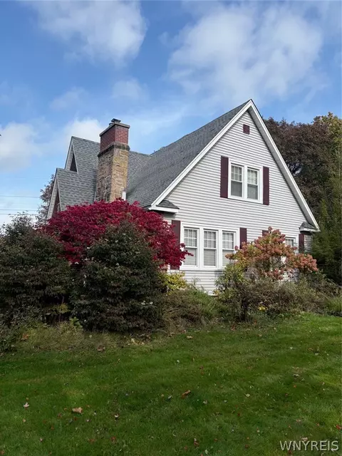 Exterior - 41 Ambleside Dr, Lockport, NY 14094 photo 2 of 8