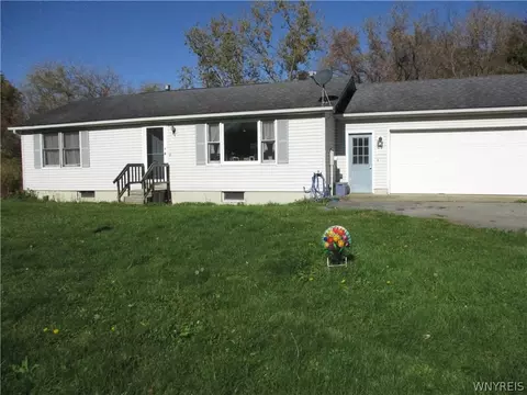 4488 Waters Rd, Wales, NY 14052