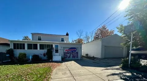 5791 Elmhurst Rd, Lake View, NY 14085