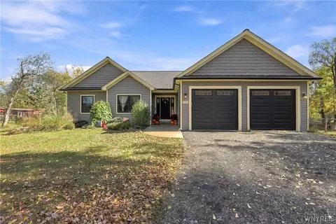 1126 Grover Rd, Aurora, NY 14052