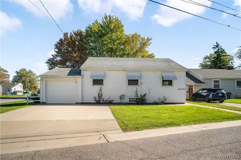 17 Idlebrook Dr, Cheektowaga, NY 14225