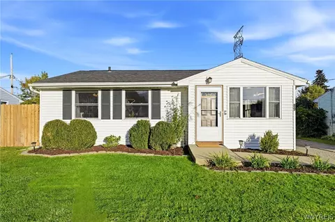89 Wheaton Dr, Cheektowaga, NY 14225