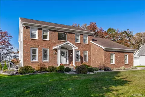 3136 Woodland Ct S, Wheatfield, NY 14120