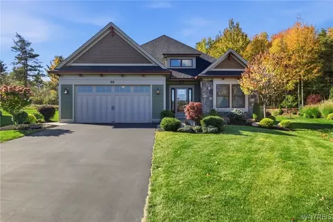 32 Creekstone Dr, Aurora, NY 14052
