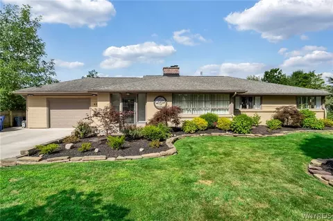 470 Park Club Ln, Amherst, NY 14221