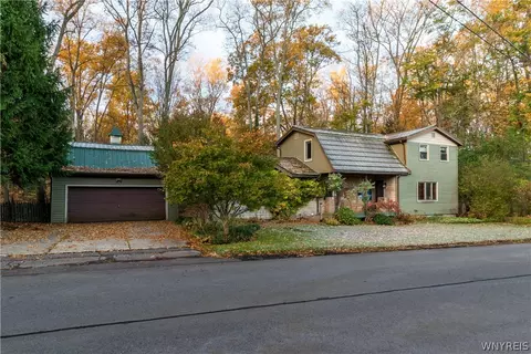 1025 Sweet Rd, Aurora, NY 14052