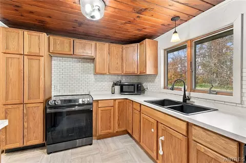 Kitchen - 2246 Wethersfield Rd, Java, NY 14113 photo 3 of 7
