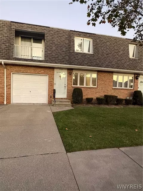 138 Rebecca Park, Buffalo, NY 14207