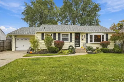 173 Coronation Dr, Amherst, NY 14226