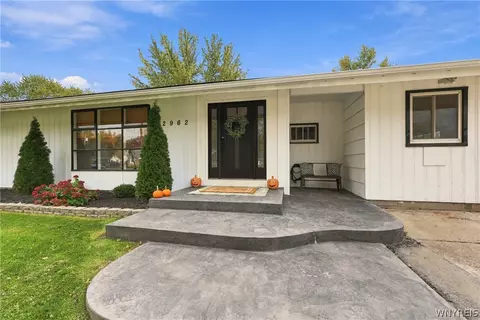 2962 Sunset Dr, Grand Island, NY 14072