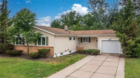 16 Newgate Rd, Amherst, NY 14226