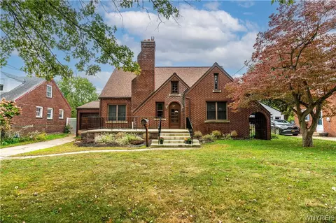 25 Sunset Rd, Cheektowaga, NY 14227