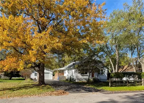 56 Westminster Rd, West Seneca, NY 14224