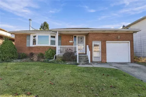 23 Fairoaks Ln, Cheektowaga, NY 14227