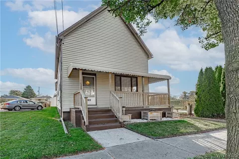 189 Willowlawn Pkwy, Cheektowaga, NY 14206