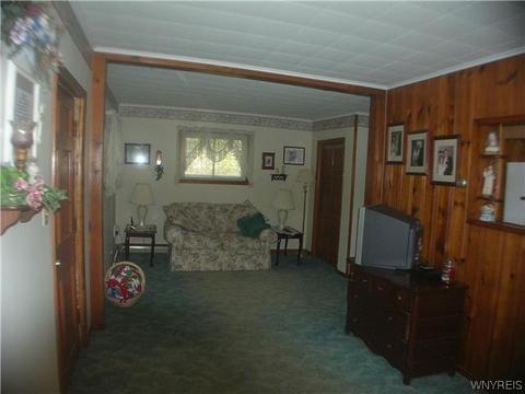 9389 Lemon St, Evans, NY 14006 photo 5