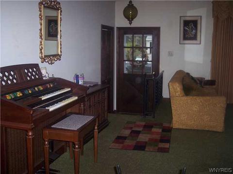 6932 Versailles Rd, Evans, NY 14047 photo 4