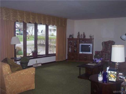 6932 Versailles Rd, Evans, NY 14047 photo 3