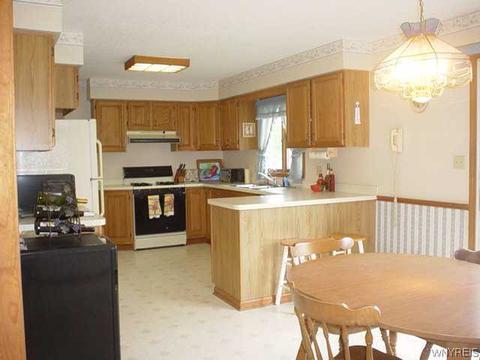 5822 Fisk Rd, Pendleton, NY 14094 photo 2