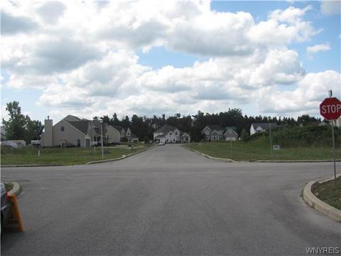 8 Joseph Dr, Lancaster, NY 14086 photo 3