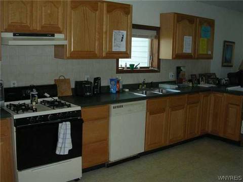 6633 Wayne Dr, Evans, NY 14047 photo 4
