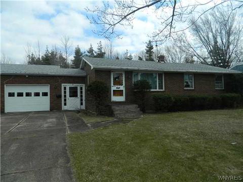 19 Allen St, Evans, NY 14006 photo 1