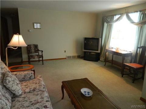 19 Allen St, Evans, NY 14006 photo 8